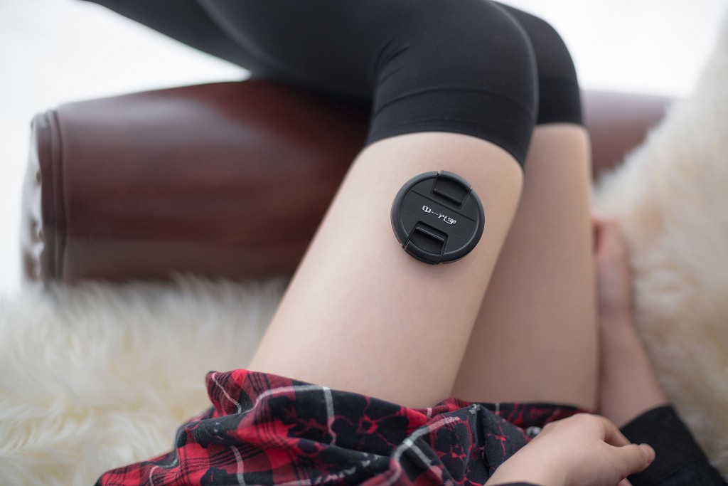 《玩手机的黑丝妹妹》 [森萝财团] R15-008 写真集[78P]