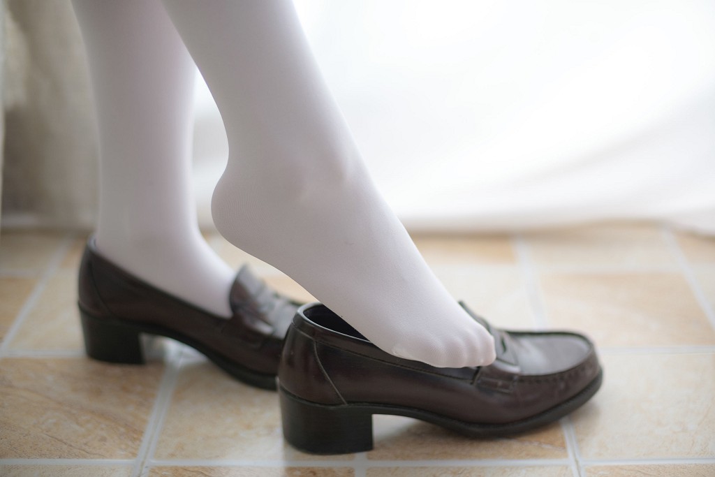 《羞嗒嗒的白丝MM》 [森萝财团] R15-010 写真集[94P]