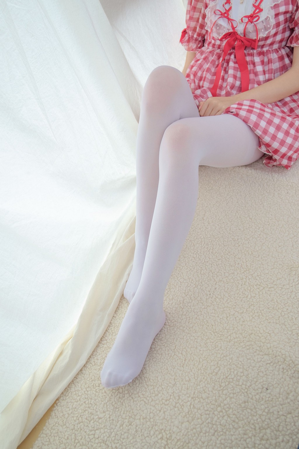 《红色格子裙白丝MM》 [森萝财团] R15-011 写真集[67P]