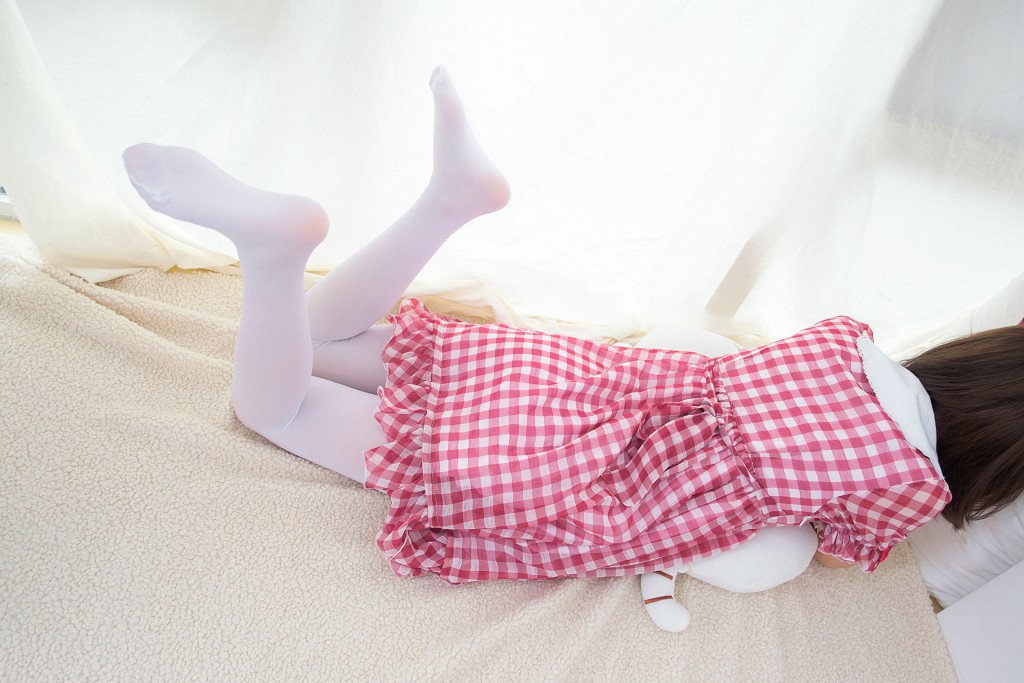 《红色格子裙白丝MM》 [森萝财团] R15-011 写真集[67P]