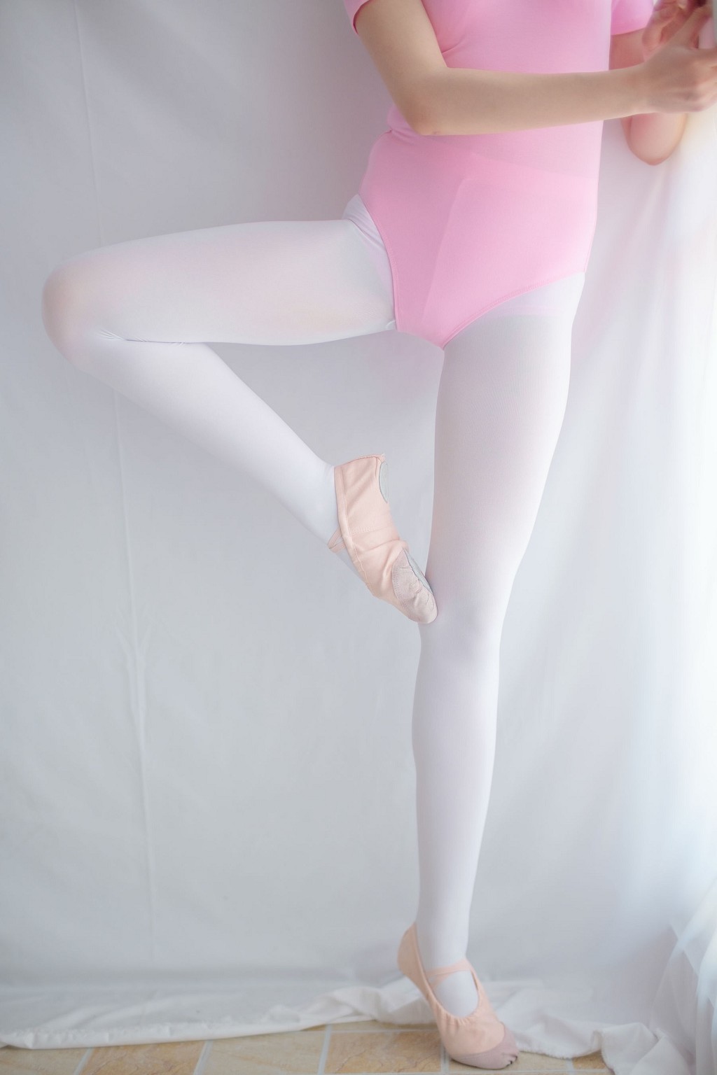 《白丝粉红少女》 [森萝财团] R15-012 写真集[84P]