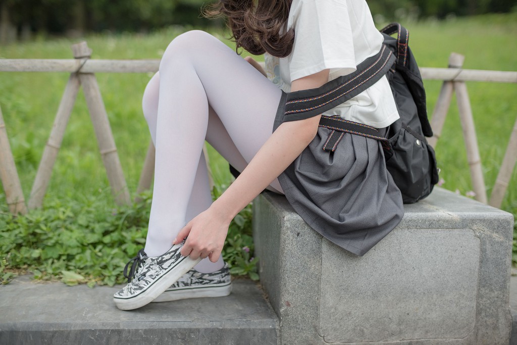 《白丝妹妹游园》 [森萝财团] R15-014 写真集[99P]