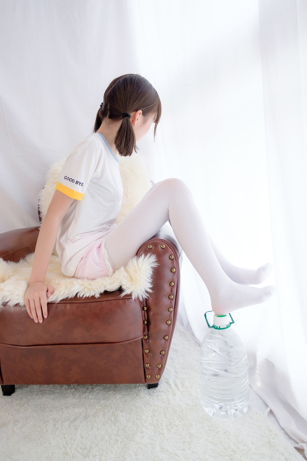 《白丝萝莉玩桶装水》 [森萝财团] R15-015 写真集[77P]