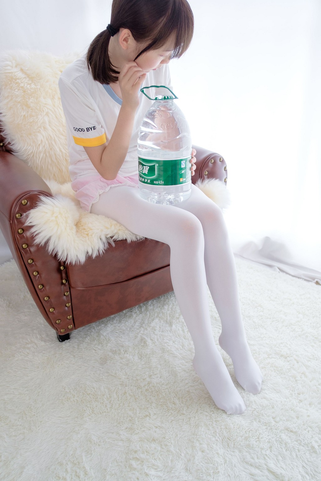 《白丝萝莉玩桶装水》 [森萝财团] R15-015 写真集[77P]