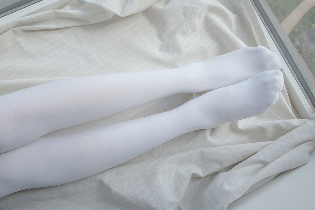 《窗台上的白丝少女》 [森萝财团] R15-018 写真集[86P]