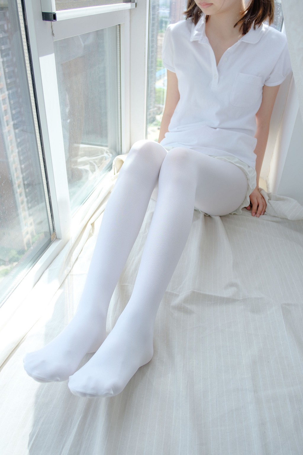 《窗台上的白丝少女》 [森萝财团] R15-018 写真集[86P]
