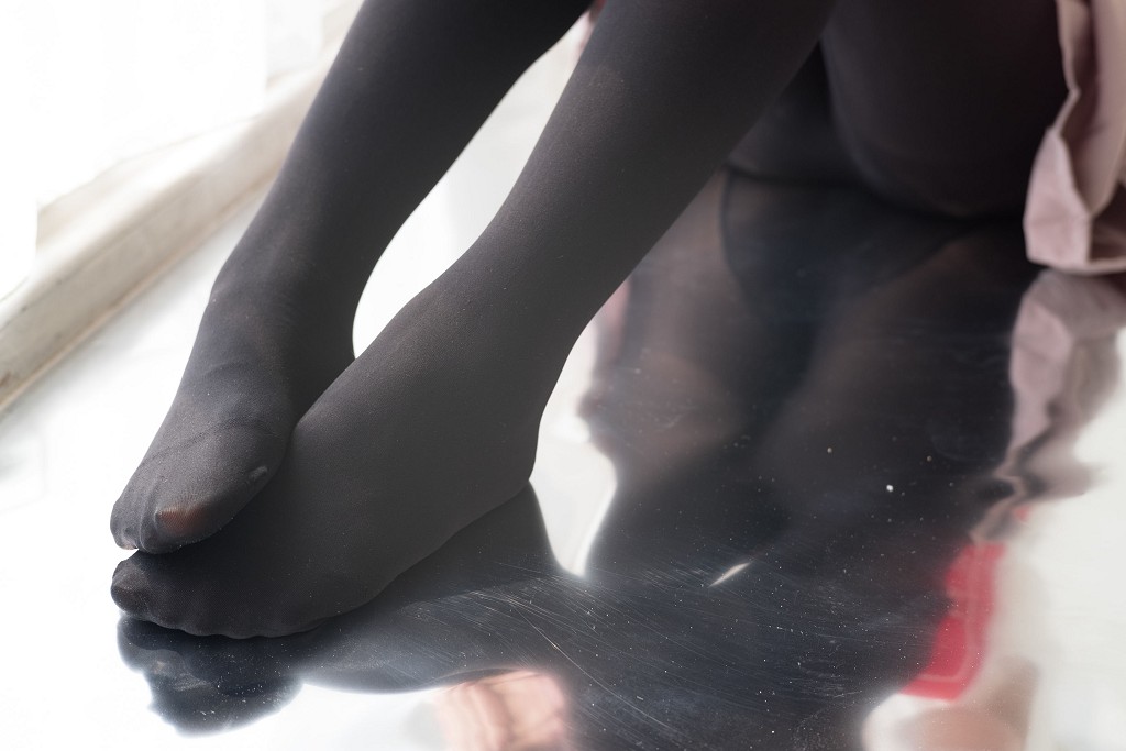 《慢慢脱下你的黑丝》 [森萝财团] R15-029 写真集[78P]