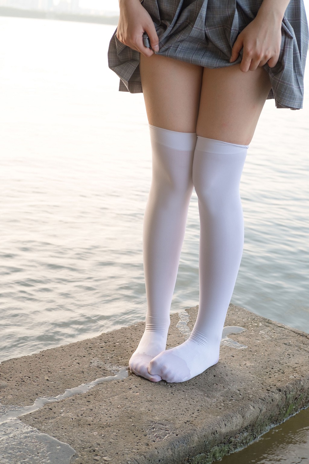 《湖边戏水白丝》 [森萝财团] R15-032 写真集[113P]