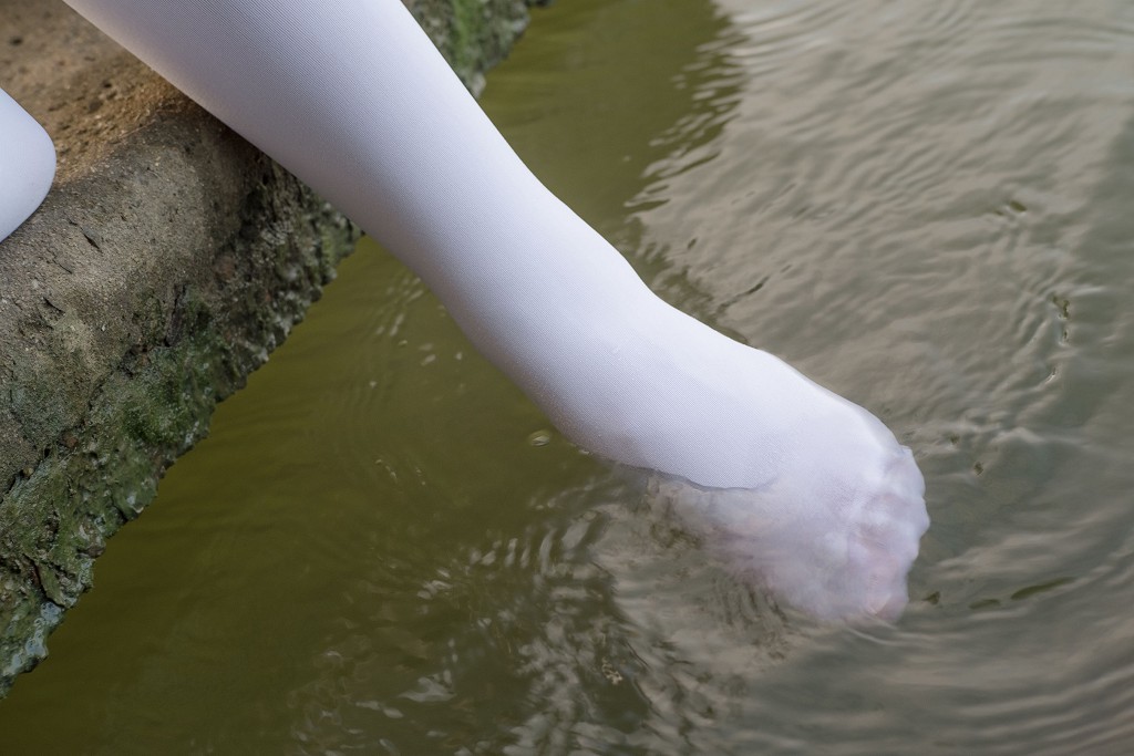 《湖边戏水白丝》 [森萝财团] R15-032 写真集[113P]