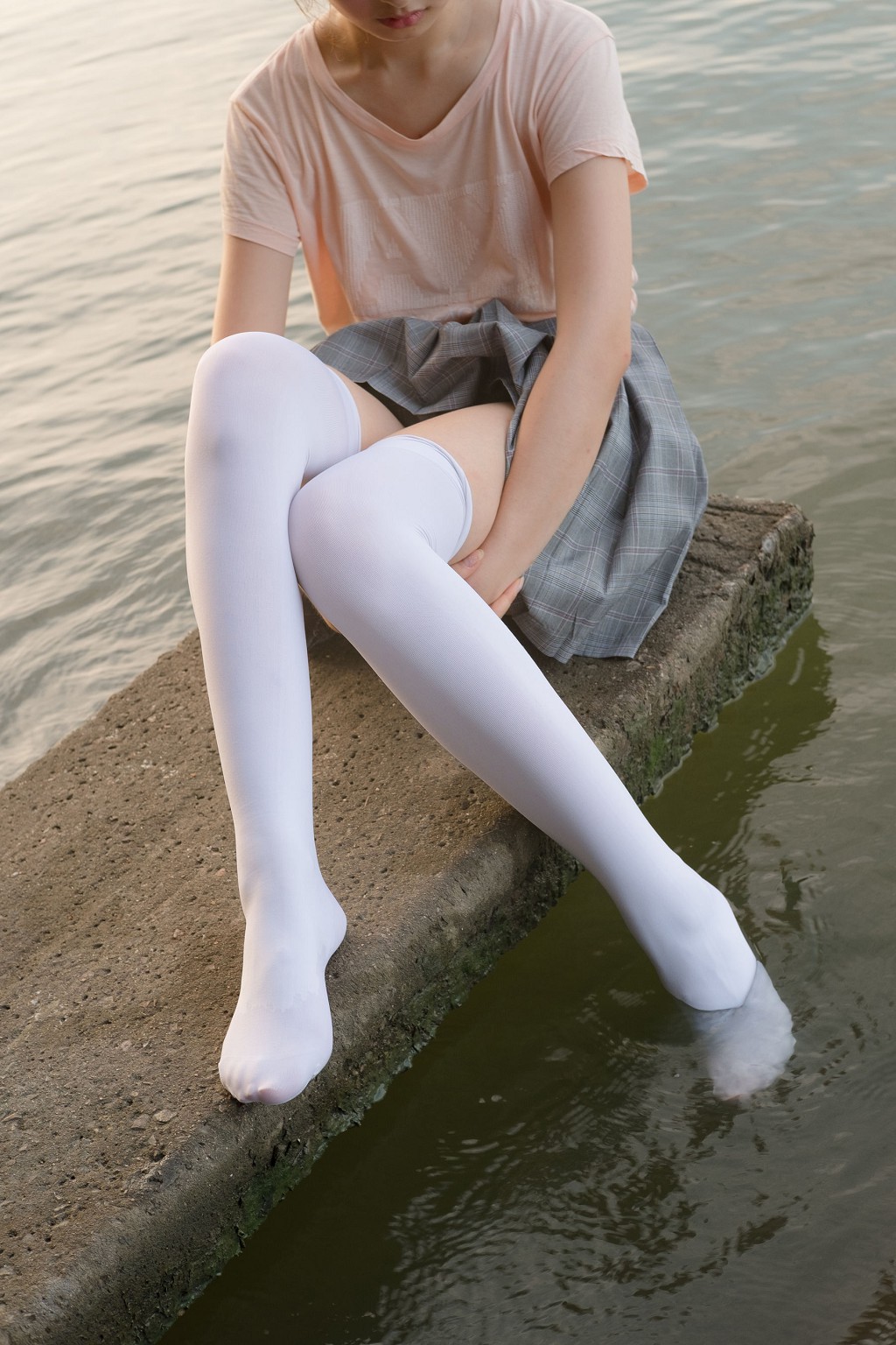 《湖边戏水白丝》 [森萝财团] R15-032 写真集[113P]