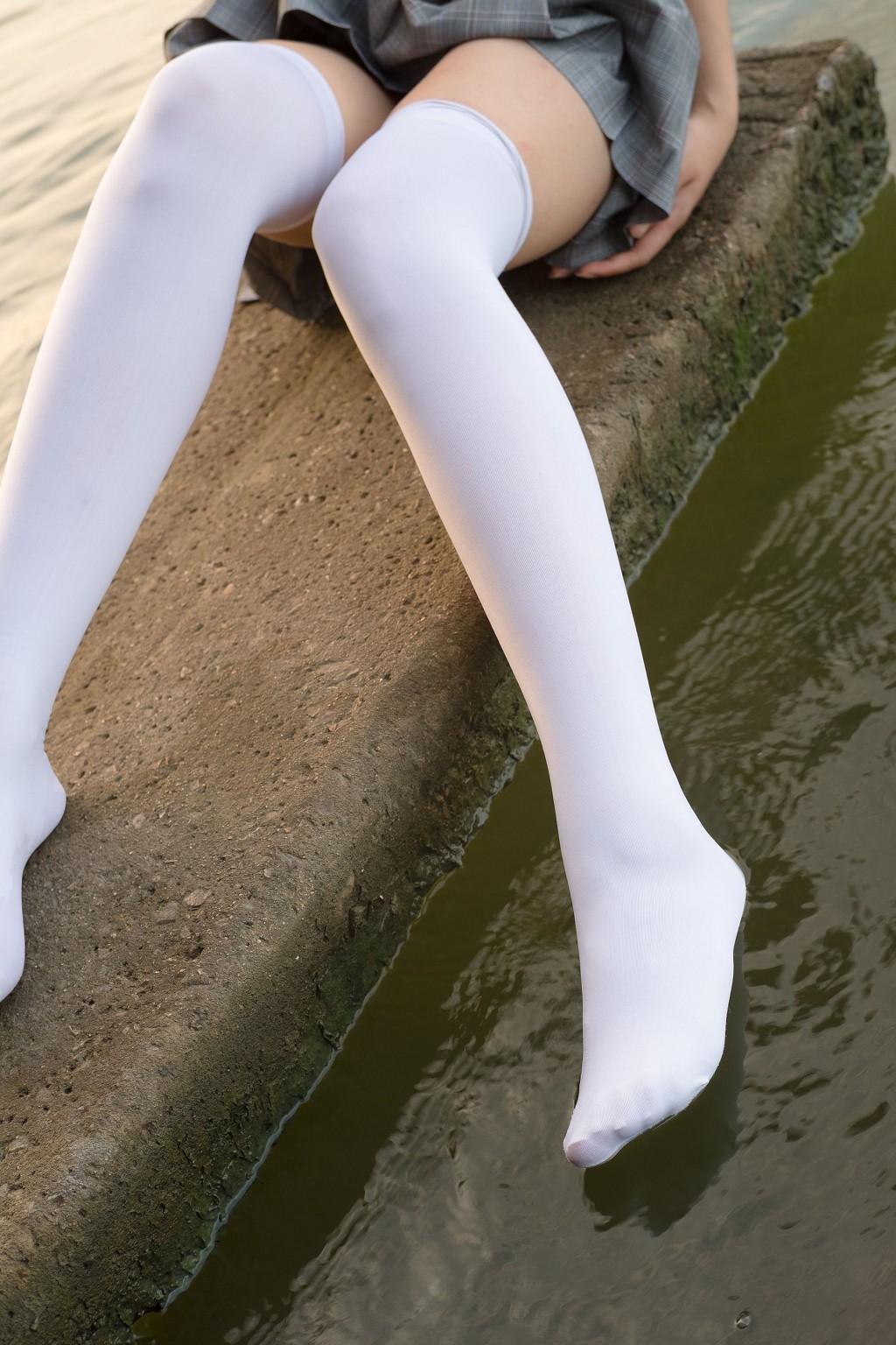 《湖边戏水白丝》 [森萝财团] R15-032 写真集[113P]