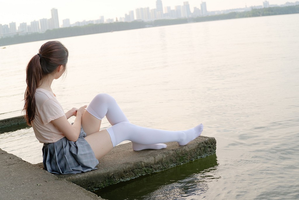 《湖边戏水白丝》 [森萝财团] R15-032 写真集[113P]