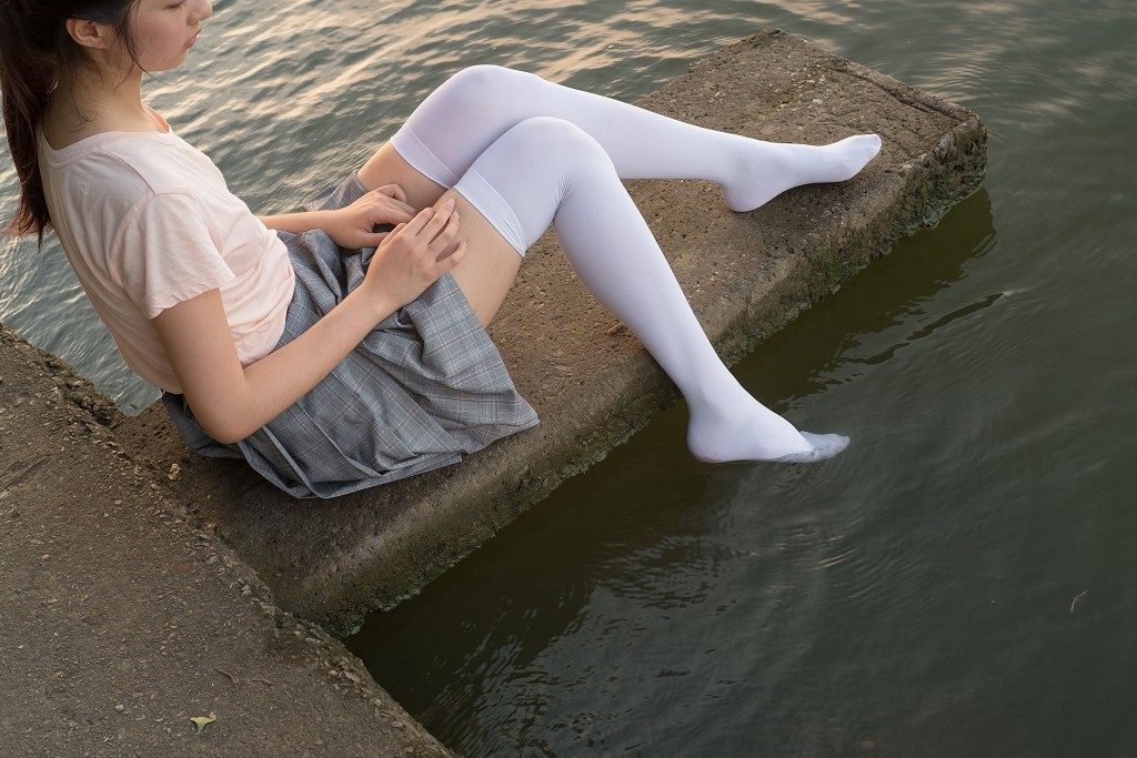 《湖边戏水白丝》 [森萝财团] R15-032 写真集[113P]