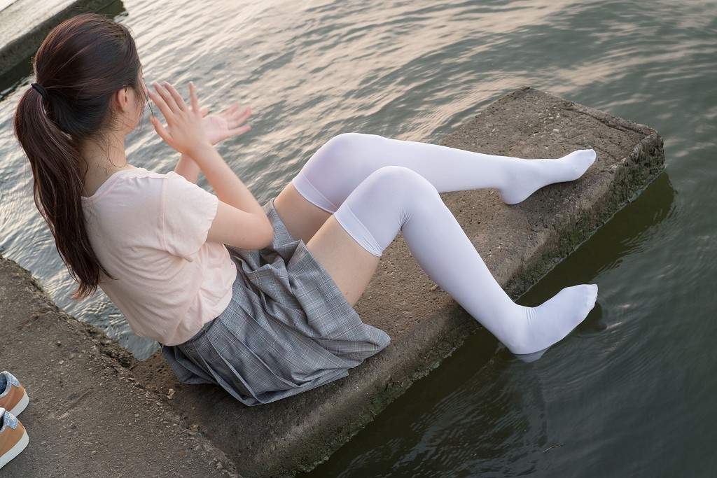 《湖边戏水白丝》 [森萝财团] R15-032 写真集[113P]