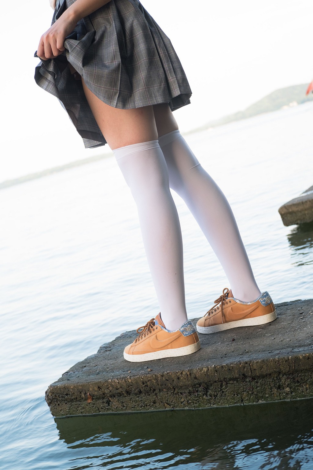 《湖边戏水白丝》 [森萝财团] R15-032 写真集[113P]