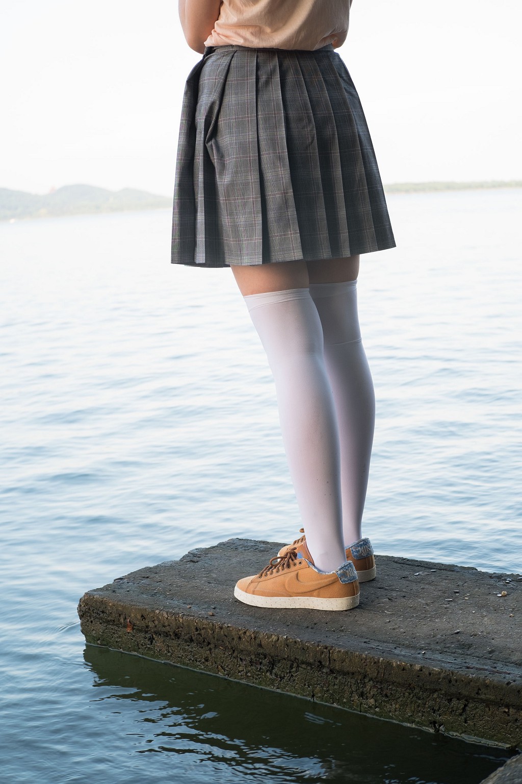 《湖边戏水白丝》 [森萝财团] R15-032 写真集[113P]