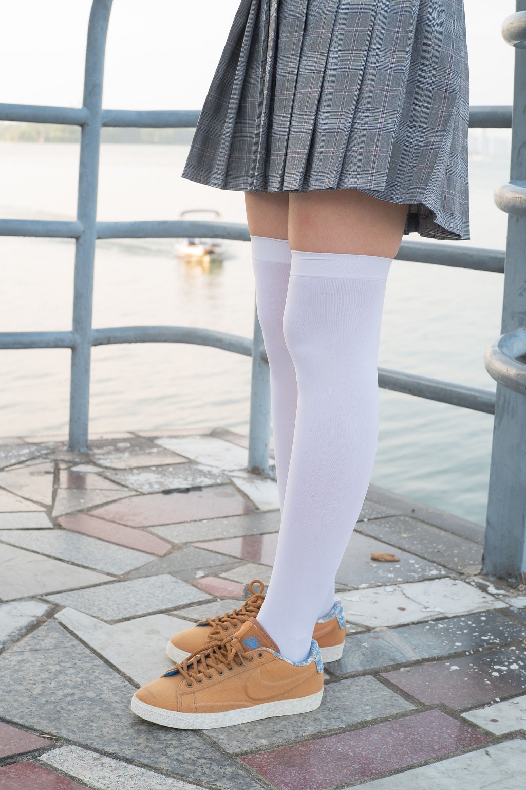 《湖边戏水白丝》 [森萝财团] R15-032 写真集[113P]