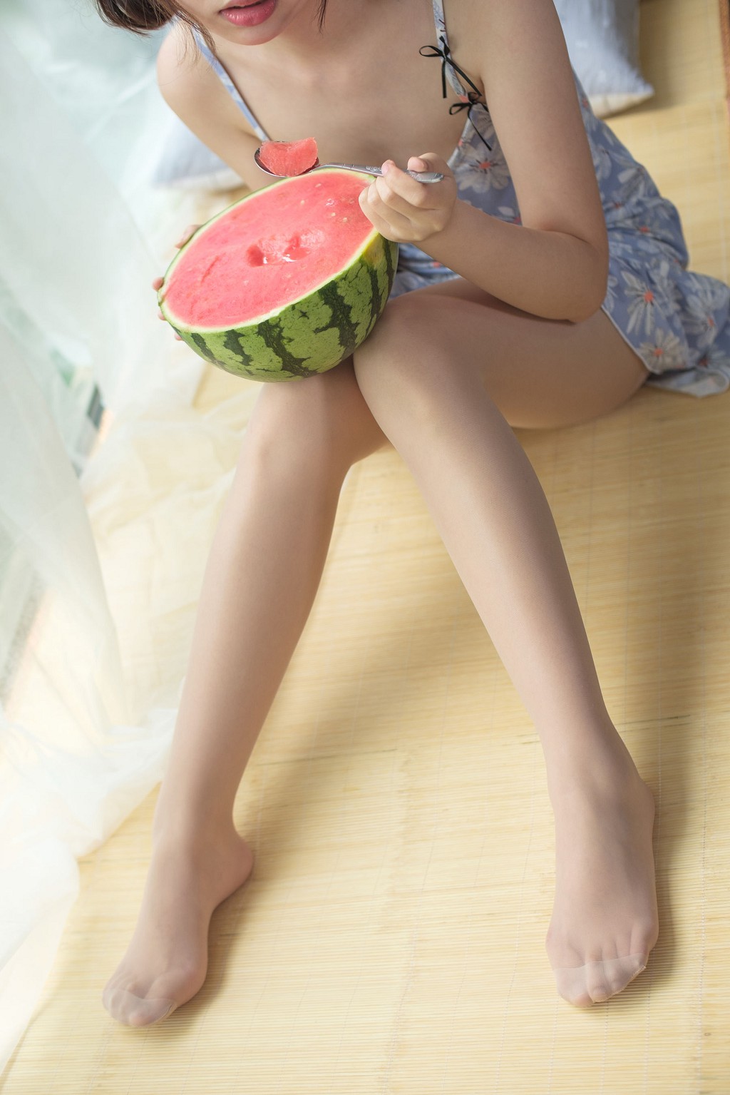 《肉丝少女 清凉一夏》 [森萝财团] X-028 写真集[128P]