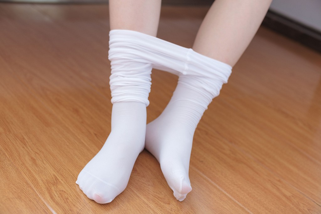 校服白丝美足少女 [森萝财团] [BETA-026] 写真集[78P]