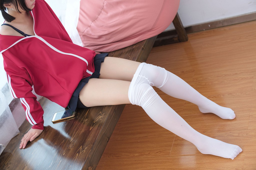 校服白丝美足少女 [森萝财团] [BETA-026] 写真集[78P]