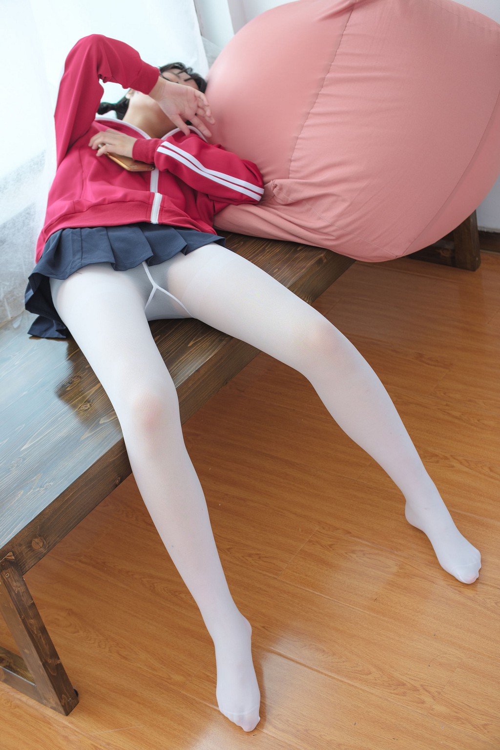 校服白丝美足少女 [森萝财团] [BETA-026] 写真集[78P]