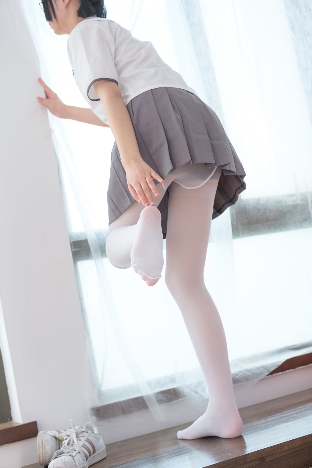 校服白丝美足少女 [森萝财团] [BETA-026] 写真集[78P]