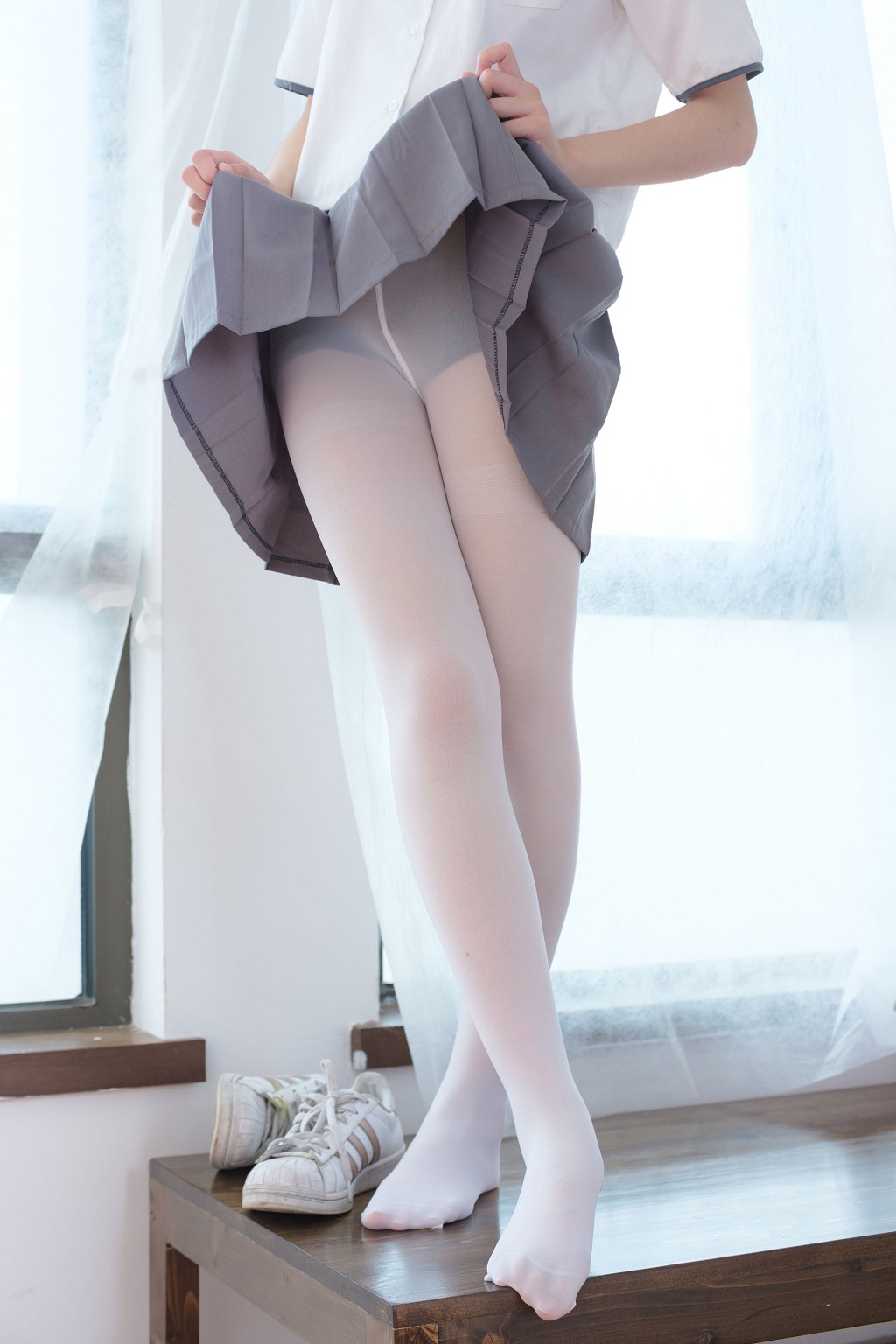 校服白丝美足少女 [森萝财团] [BETA-026] 写真集[78P]