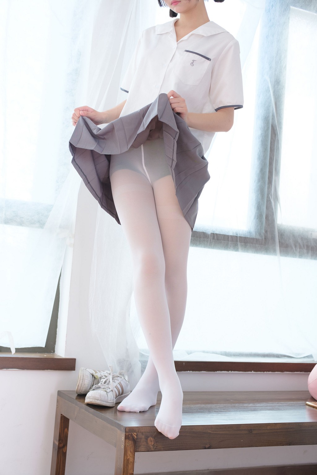 校服白丝美足少女 [森萝财团] [BETA-026] 写真集[78P]