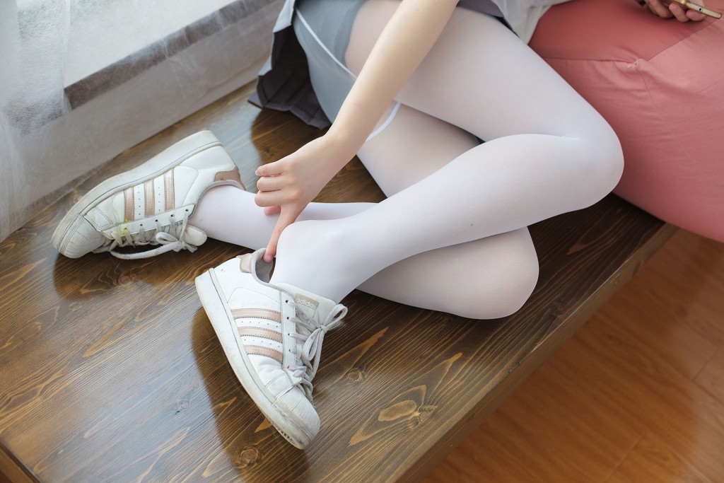 校服白丝美足少女 [森萝财团] [BETA-026] 写真集[78P]