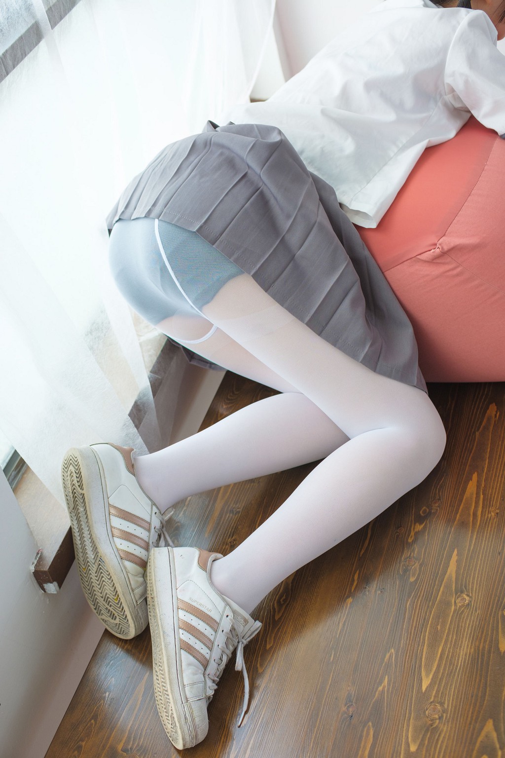 校服白丝美足少女 [森萝财团] [BETA-026] 写真集[78P]