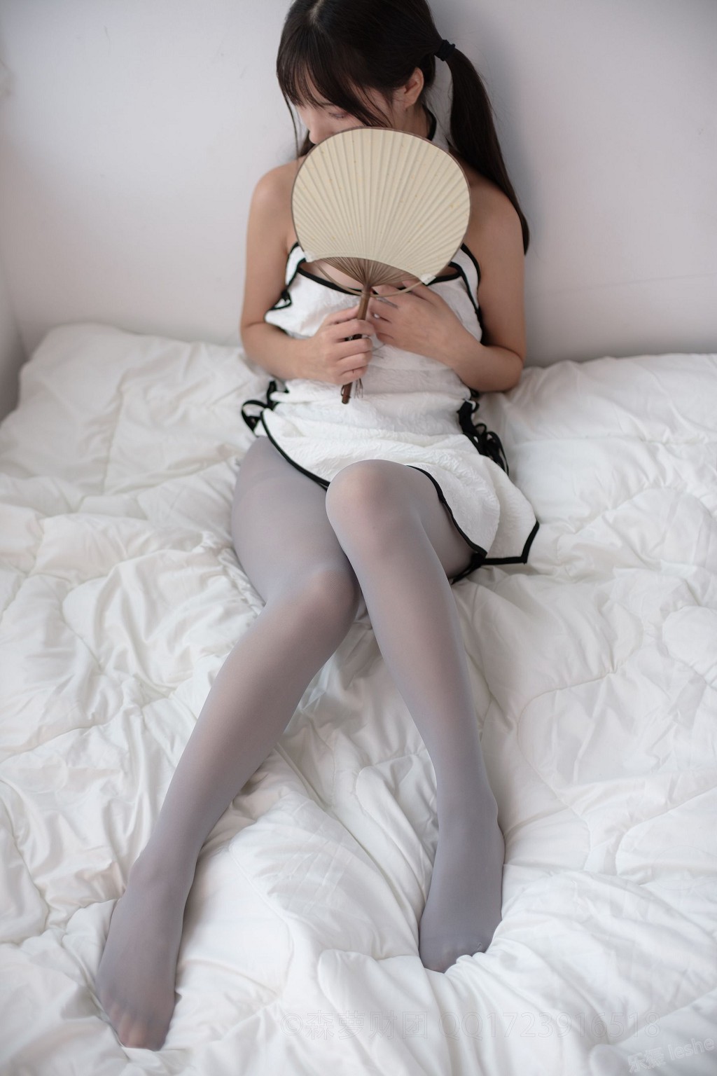 《开档丝袜少女》 [森萝财团] X-045 写真集[96P]