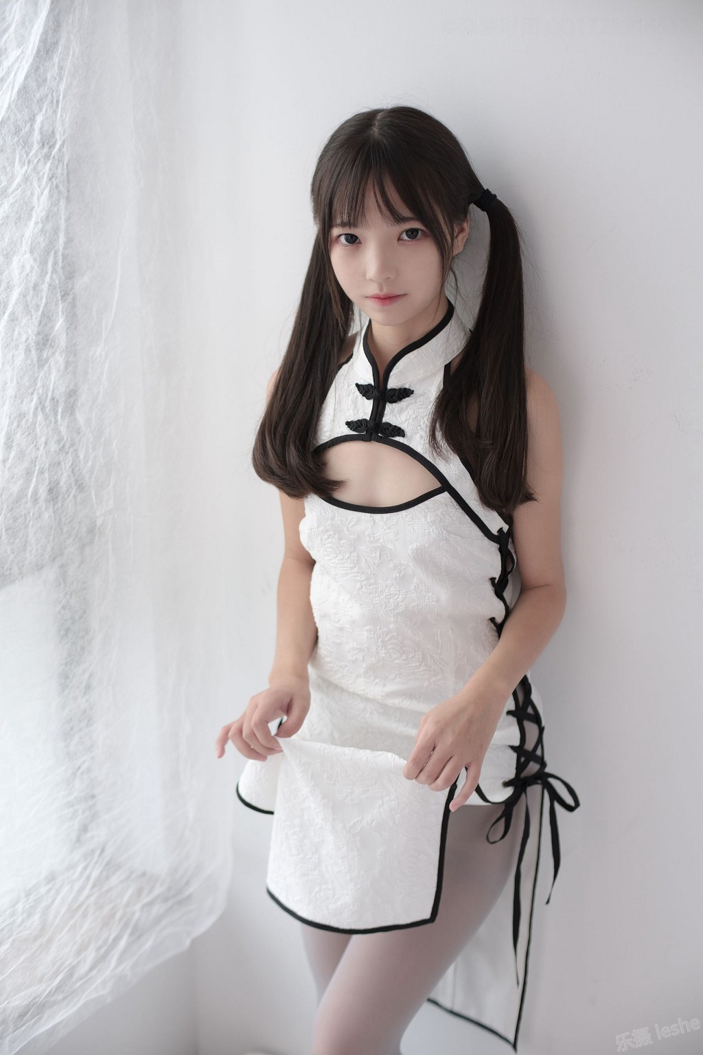 《开档丝袜少女》 [森萝财团] X-045 写真集[96P]