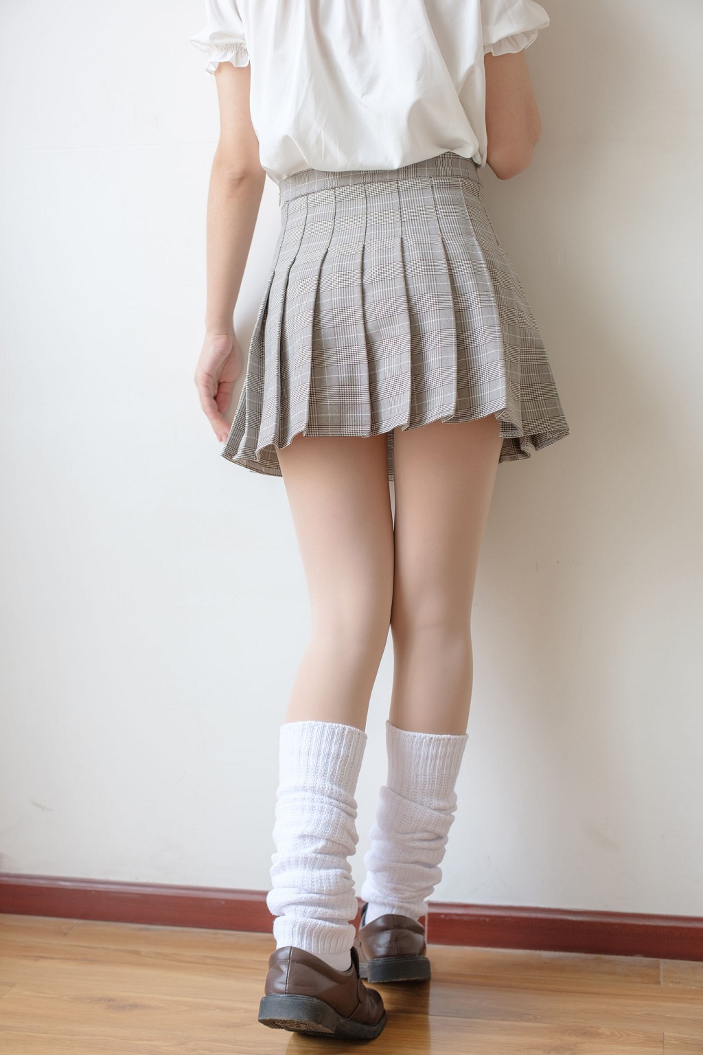 《肉丝白厚棉袜》 [森萝财团] X-033 写真集[102P]