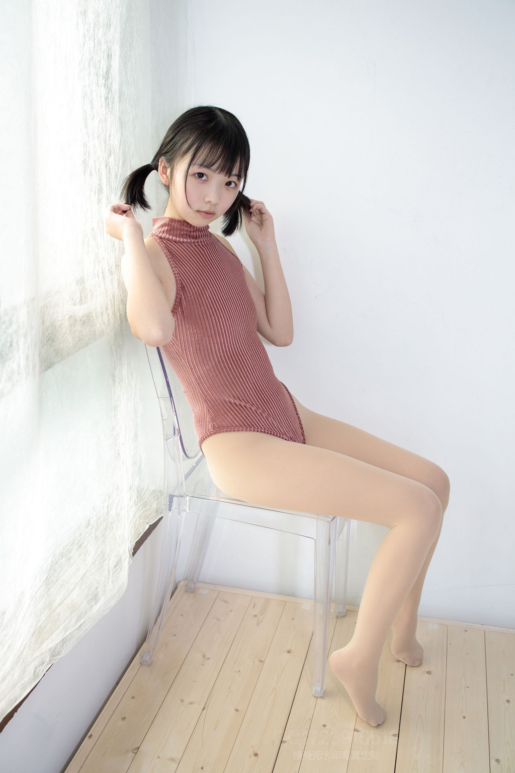 《80D肉丝踩薯片》 [森萝财团] X-060 写真集[101P]