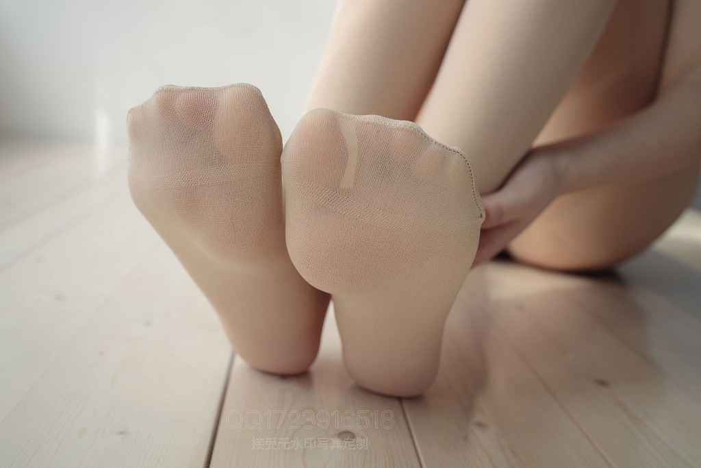 《80D肉丝踩薯片》 [森萝财团] X-060 写真集[101P]