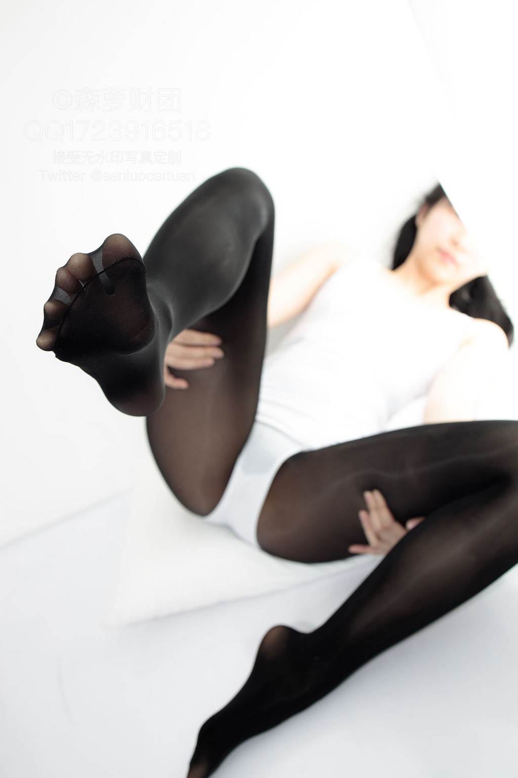 《白色死库水8D油亮黑丝》 [森萝财团] X-058 写真集[119P]