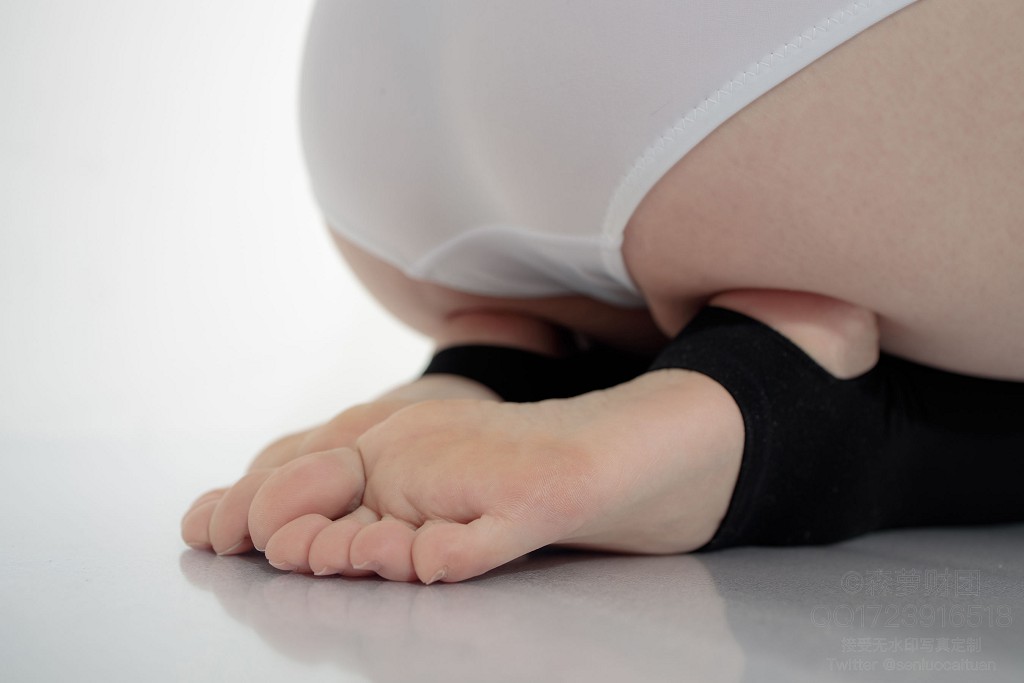 《白色死库水8D油亮黑丝》 [森萝财团] X-058 写真集[119P]