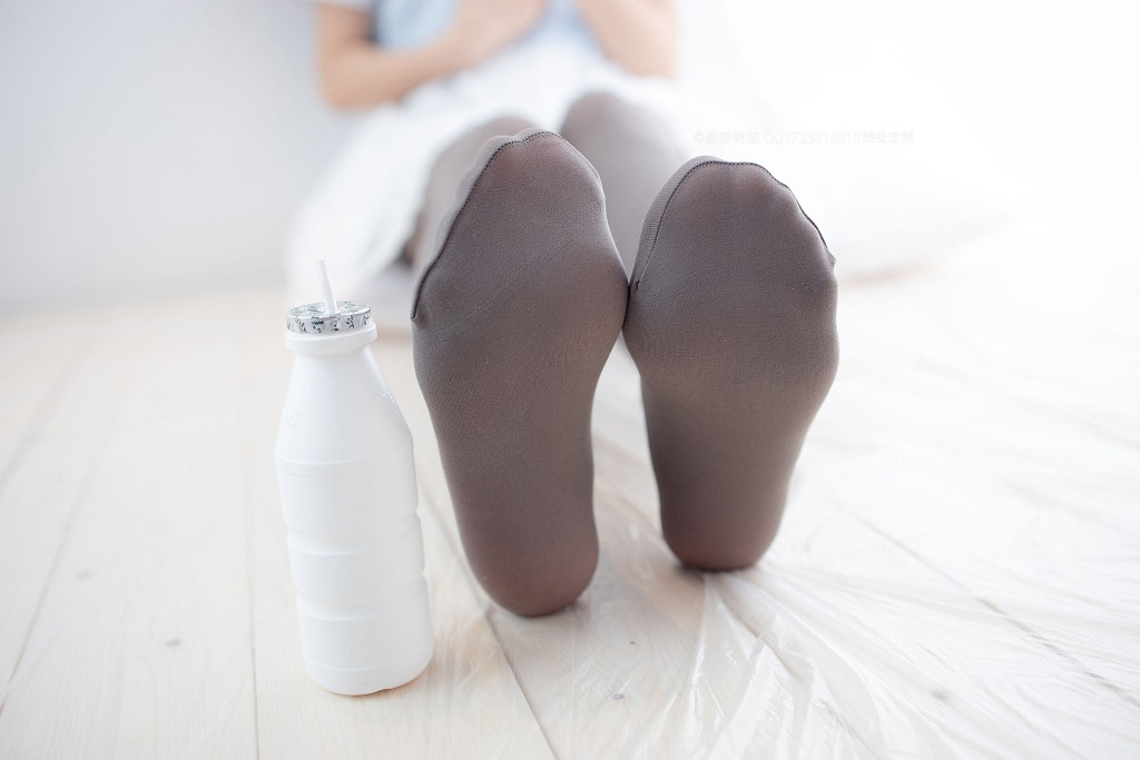 80D灰丝踩物 [森萝财团] [X-054] 写真集[86P]