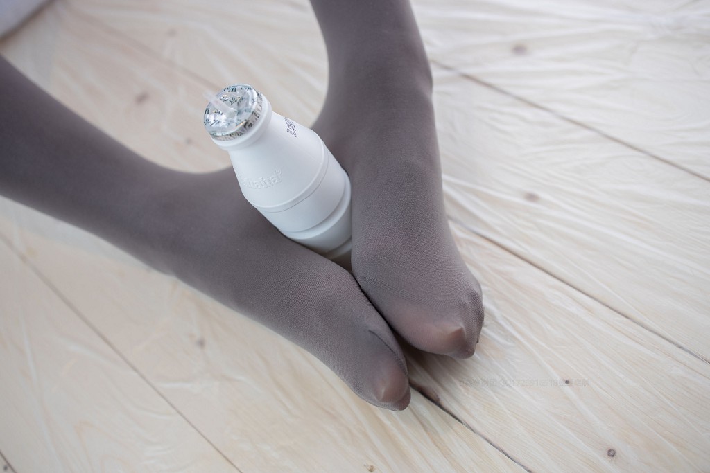 80D灰丝踩物 [森萝财团] [X-054] 写真集[86P]