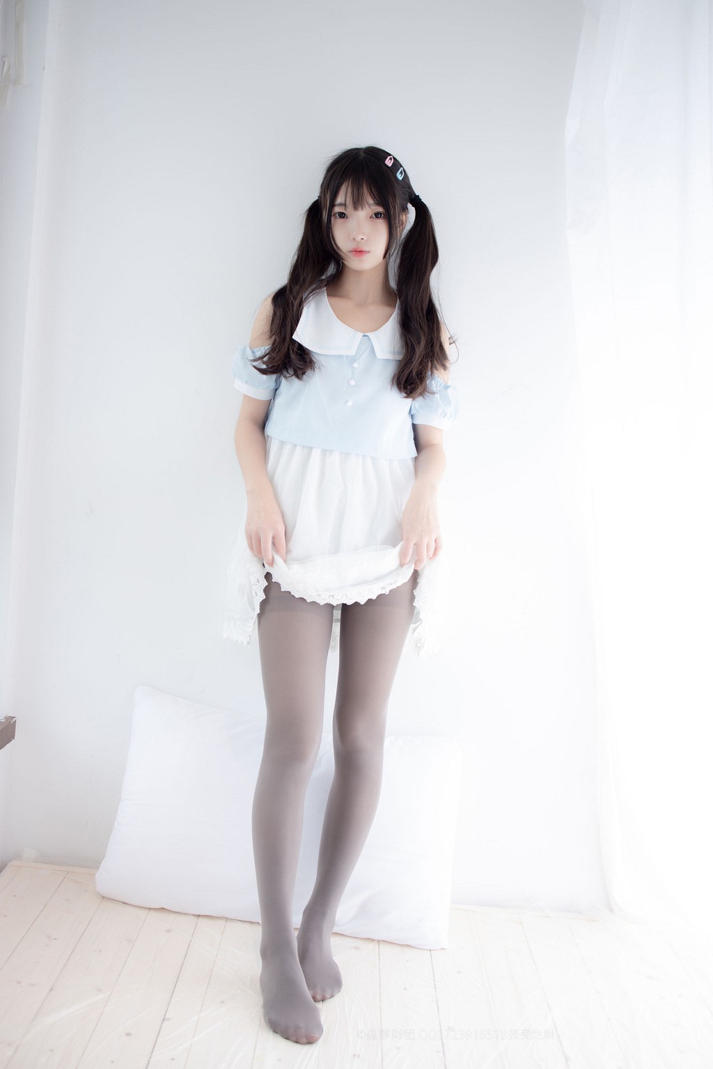 80D灰丝踩物 [森萝财团] [X-054] 写真集[86P]