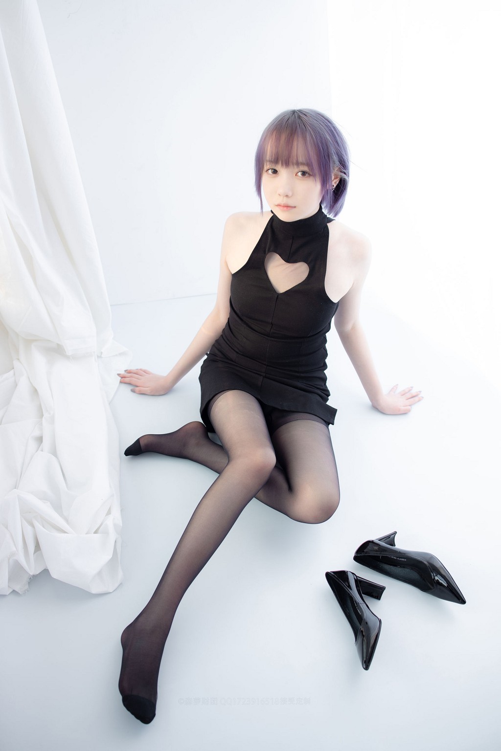 20D黑丝踩物 [森萝财团] [X-051] 写真集[111P]