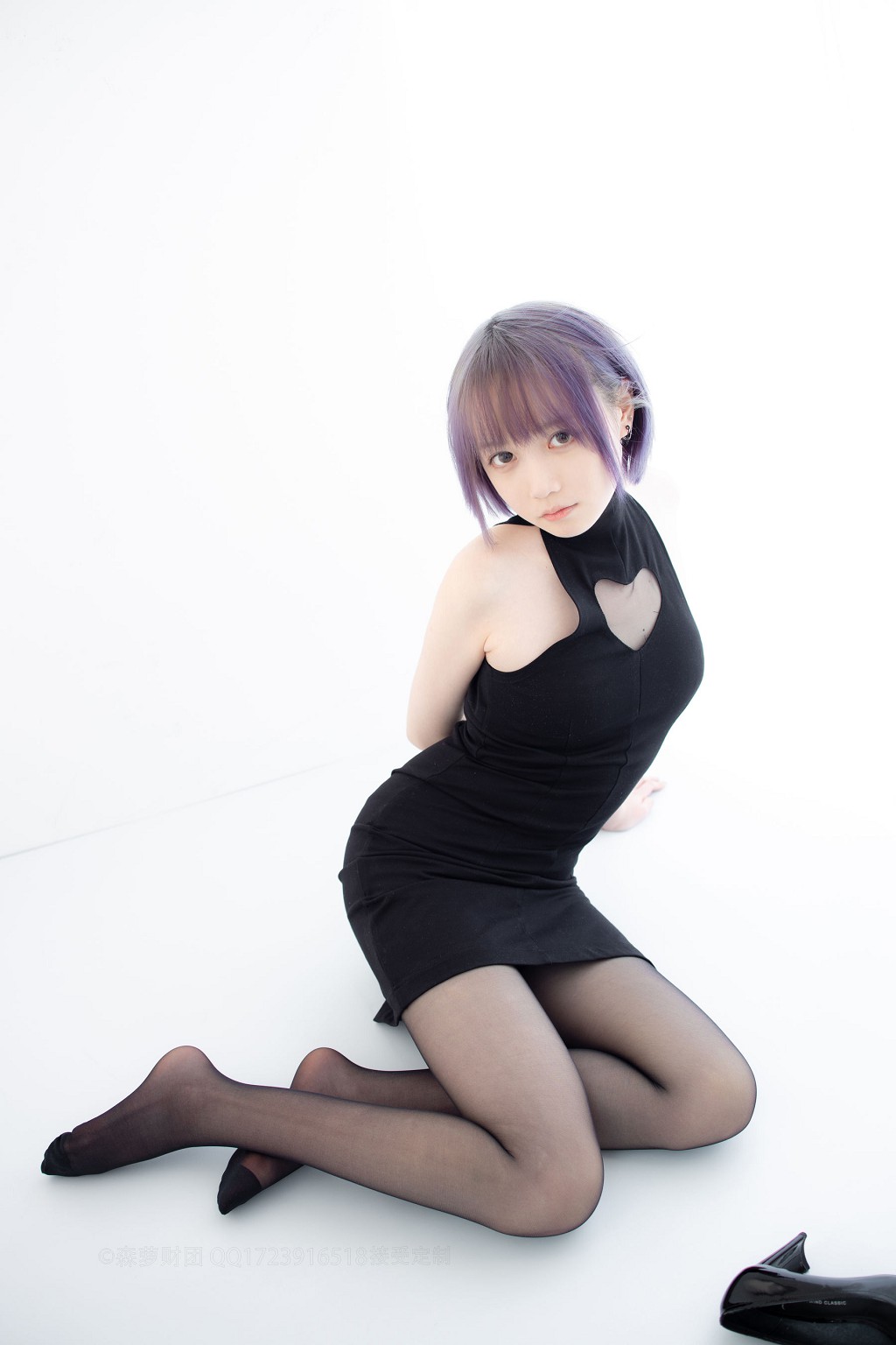 20D黑丝踩物 [森萝财团] [X-051] 写真集[111P]