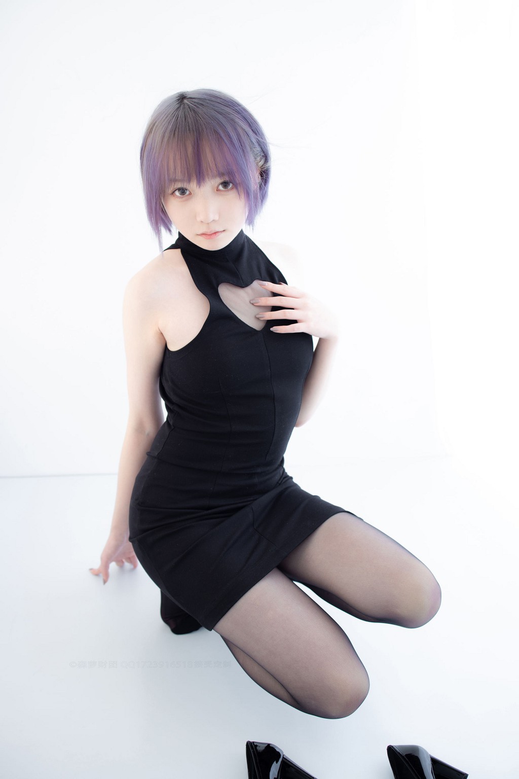 20D黑丝踩物 [森萝财团] [X-051] 写真集[111P]