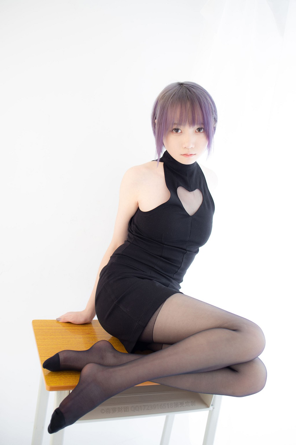 20D黑丝踩物 [森萝财团] [X-051] 写真集[111P]