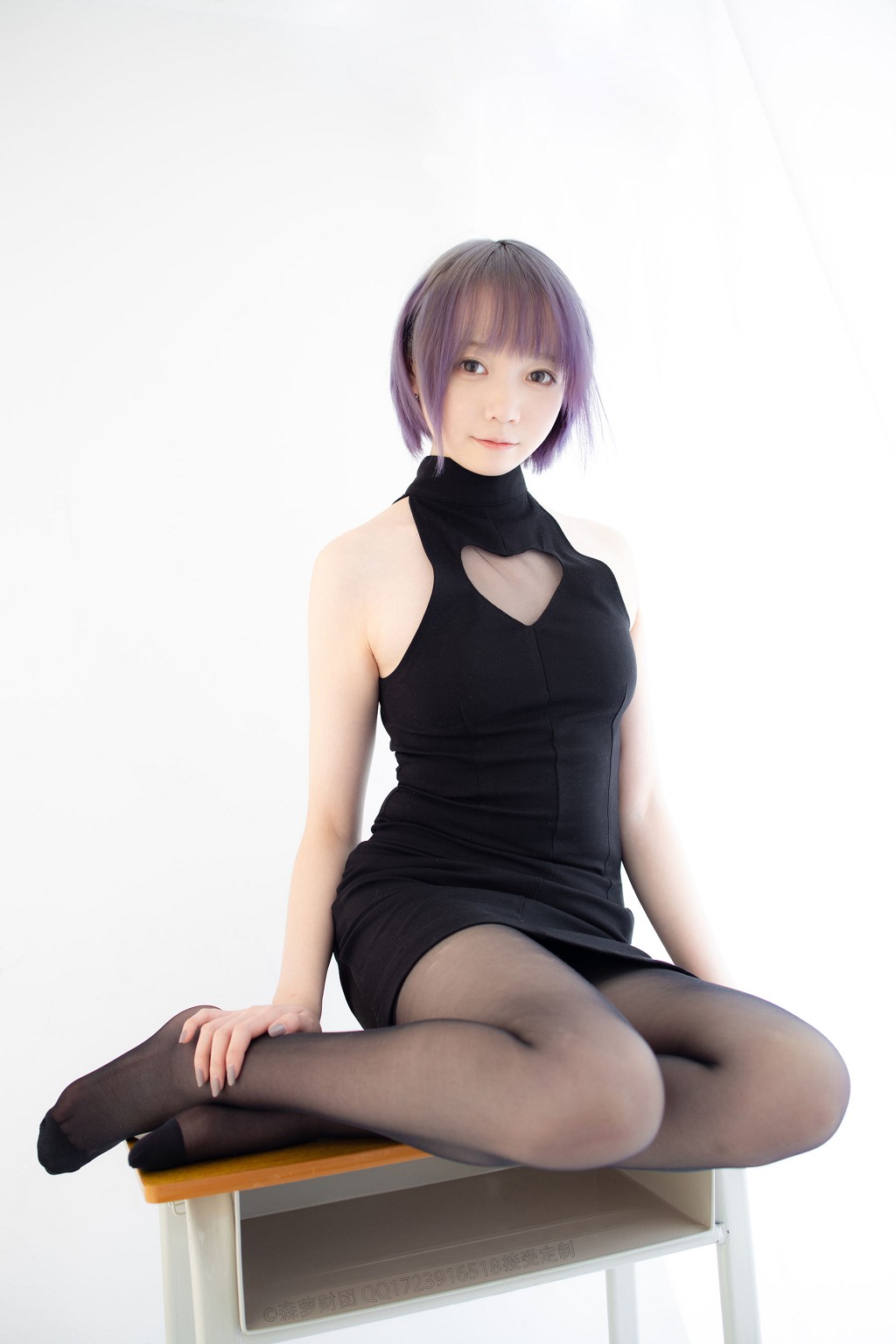 20D黑丝踩物 [森萝财团] [X-051] 写真集[111P]