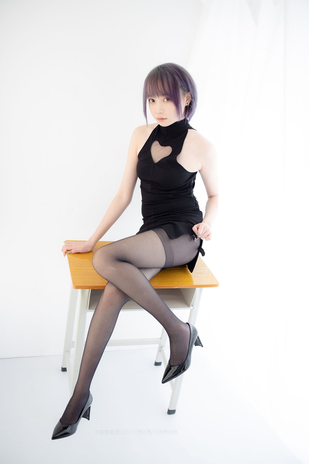 20D黑丝踩物 [森萝财团] [X-051] 写真集[111P]