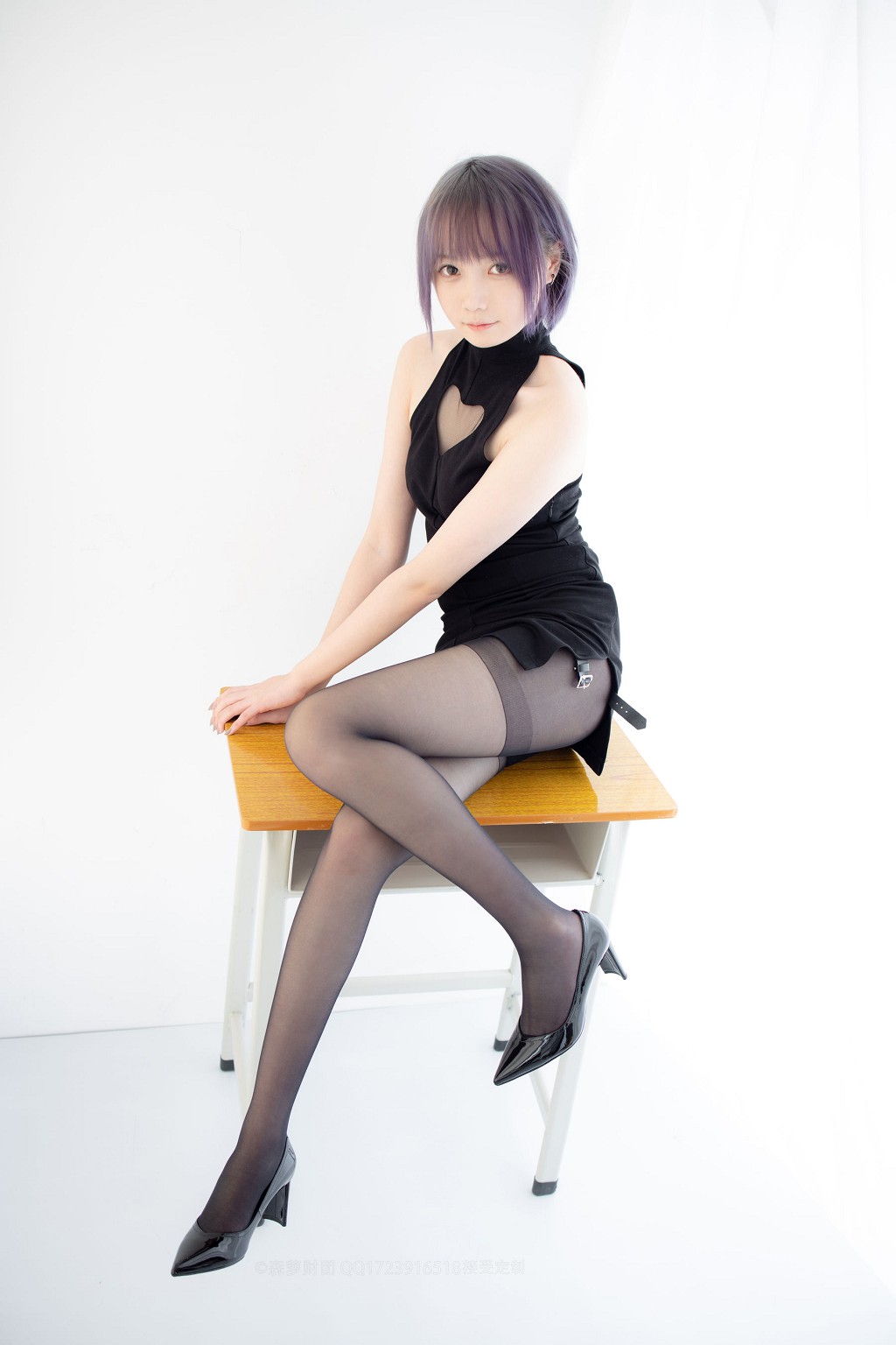 20D黑丝踩物 [森萝财团] [X-051] 写真集[111P]