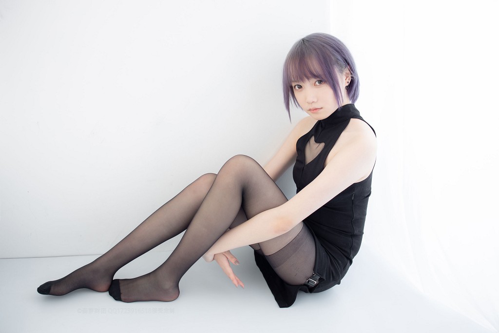 20D黑丝踩物 [森萝财团] [X-051] 写真集[111P]