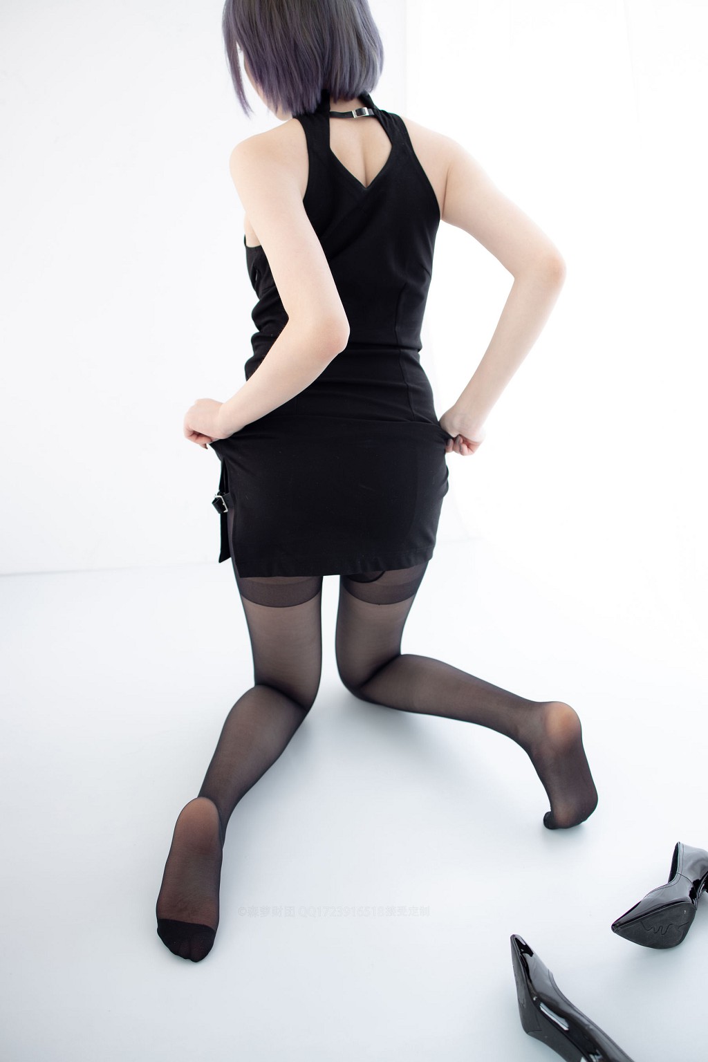 20D黑丝踩物 [森萝财团] [X-051] 写真集[111P]