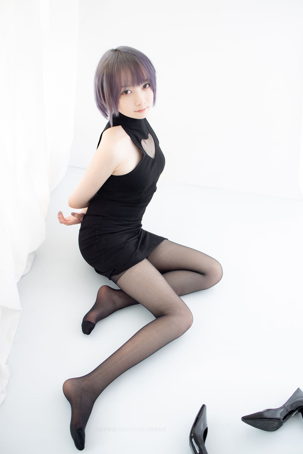 20D黑丝踩物 [森萝财团] [X-051] 写真集[111P]